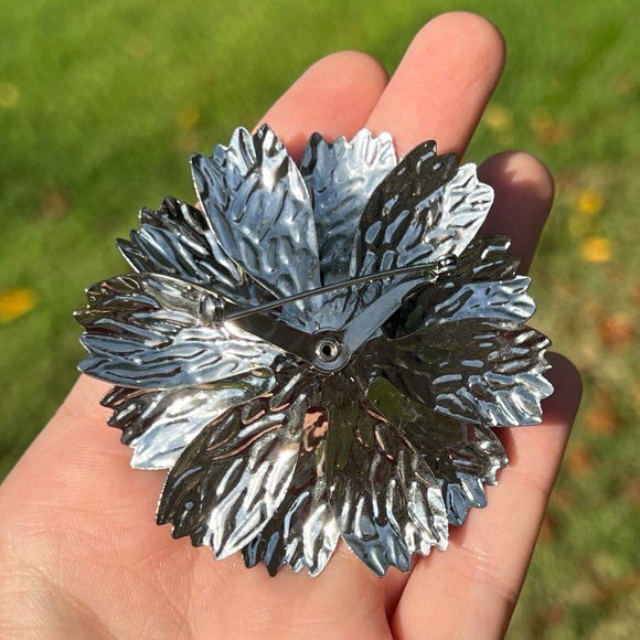 Vintage Black & White Polka Dot Flower Brooch - Picture 4 of 6